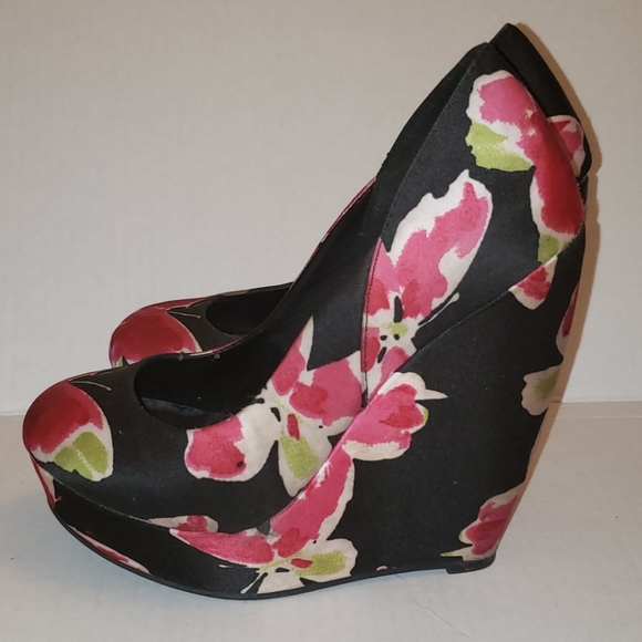 Elle fabric black&floral butterfly wedges - Picture 7 of 7